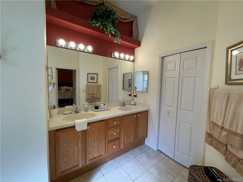 For Sale: $305,000 (3 beds, 2 baths, 1620 Square Feet)