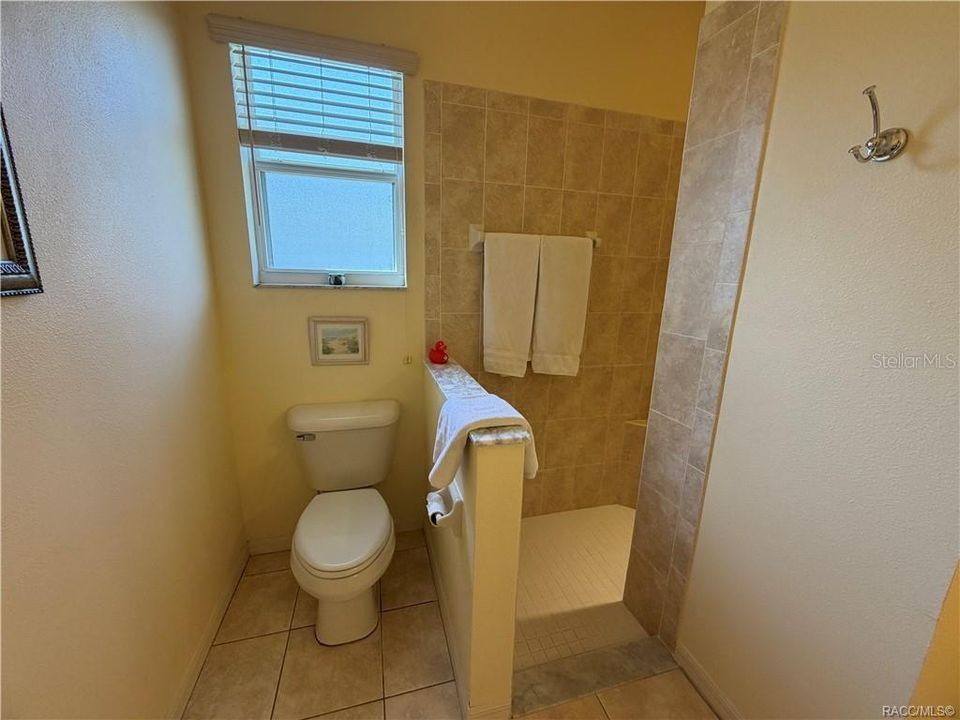 For Sale: $305,000 (3 beds, 2 baths, 1620 Square Feet)