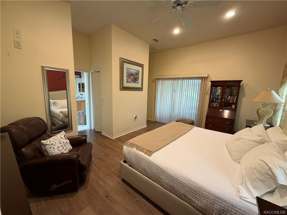 For Sale: $305,000 (3 beds, 2 baths, 1620 Square Feet)