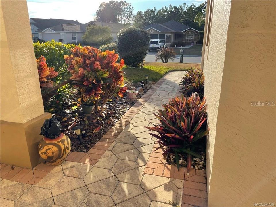 For Sale: $305,000 (3 beds, 2 baths, 1620 Square Feet)
