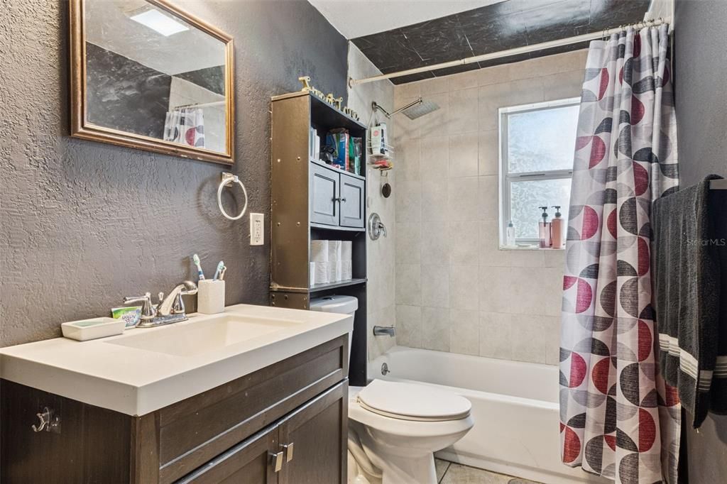 For Sale: $235,000 (4 beds, 2 baths, 1359 Square Feet)
