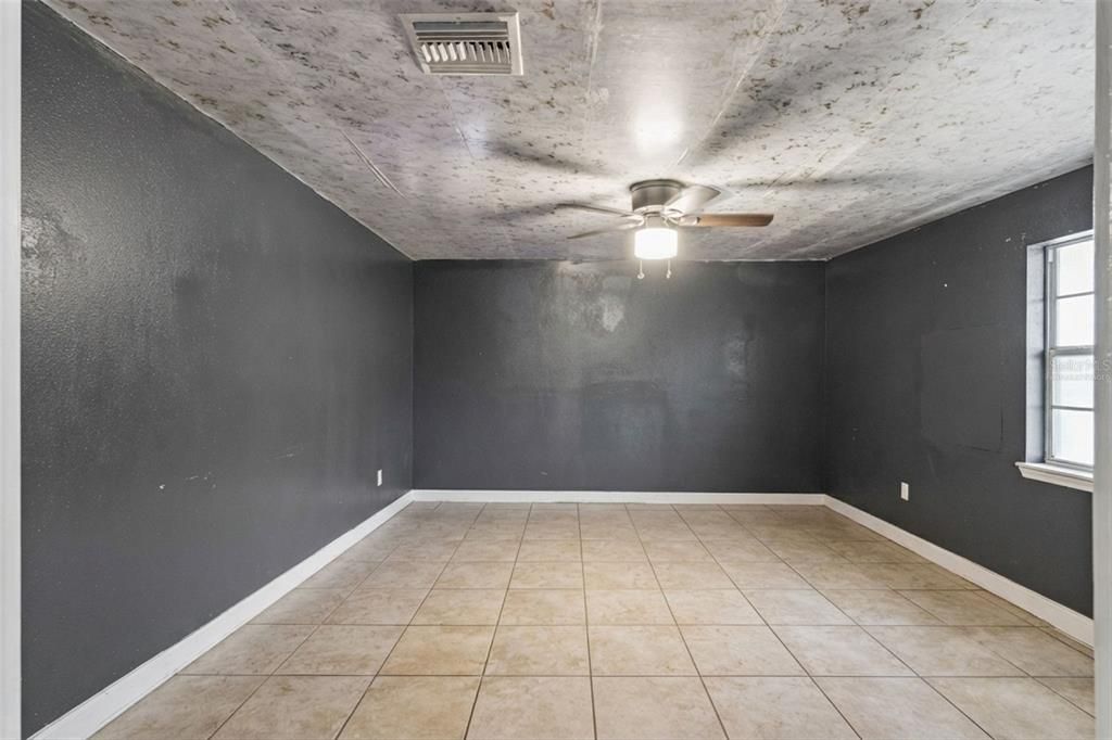 For Sale: $235,000 (4 beds, 2 baths, 1359 Square Feet)
