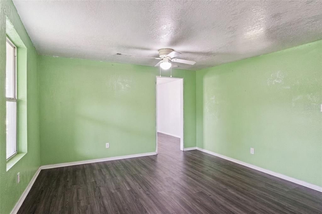 For Sale: $235,000 (4 beds, 2 baths, 1359 Square Feet)