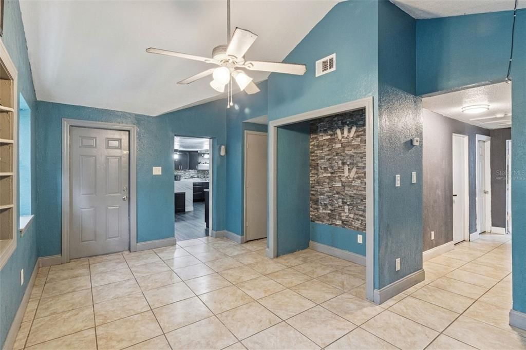 For Sale: $235,000 (4 beds, 2 baths, 1359 Square Feet)