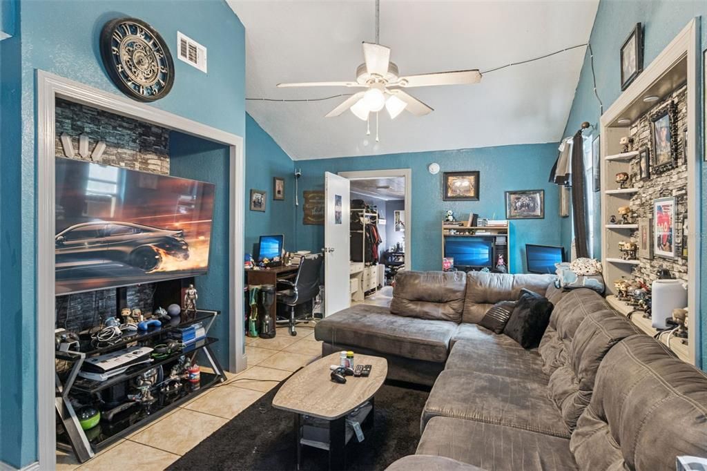 For Sale: $235,000 (4 beds, 2 baths, 1359 Square Feet)