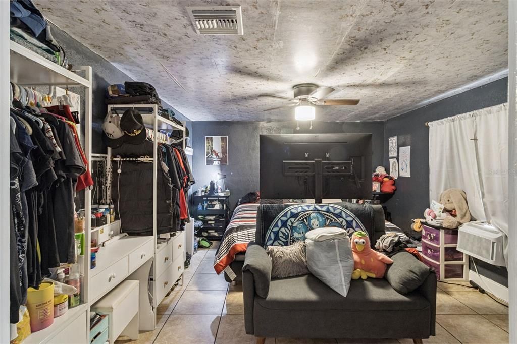 For Sale: $235,000 (4 beds, 2 baths, 1359 Square Feet)