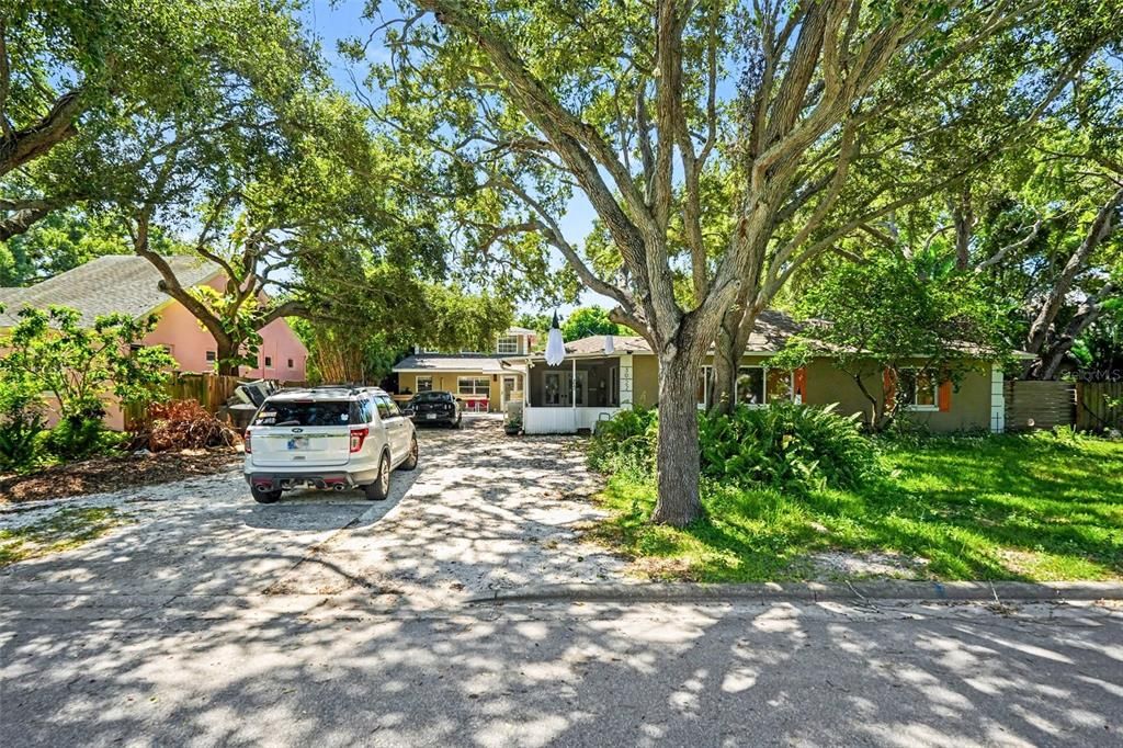 For Sale: $1,100,000 (3 beds, 2 baths, 2964 Square Feet)