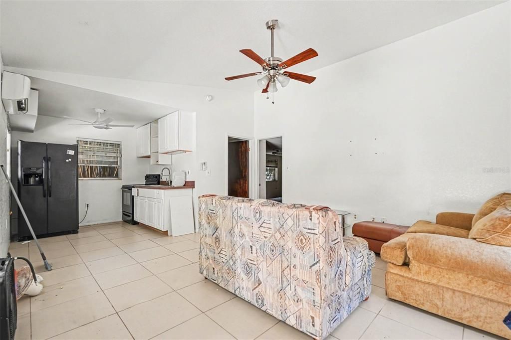 For Sale: $1,100,000 (3 beds, 2 baths, 2964 Square Feet)