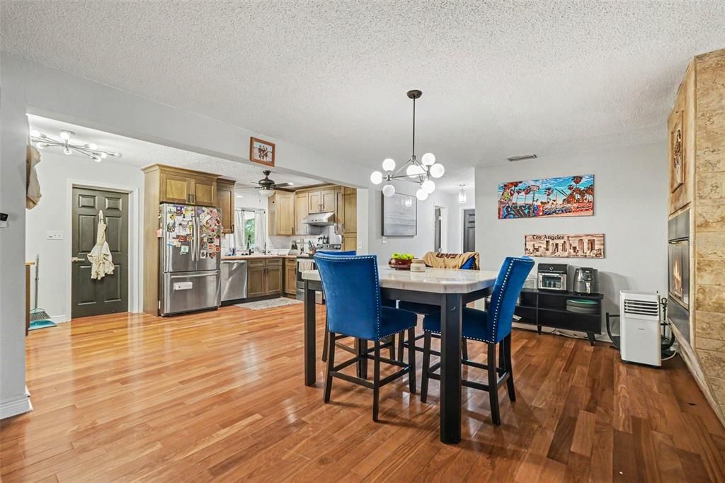 For Sale: $1,100,000 (3 beds, 2 baths, 2964 Square Feet)