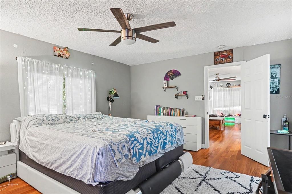 For Sale: $1,100,000 (3 beds, 2 baths, 2964 Square Feet)