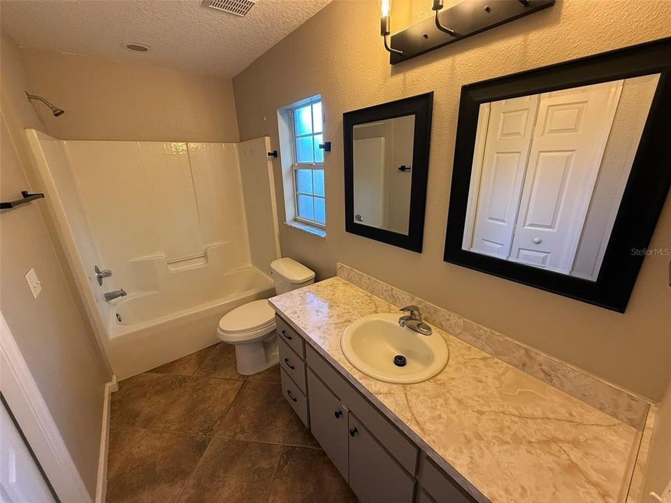 For Sale: $249,900 (3 beds, 2 baths, 1376 Square Feet)