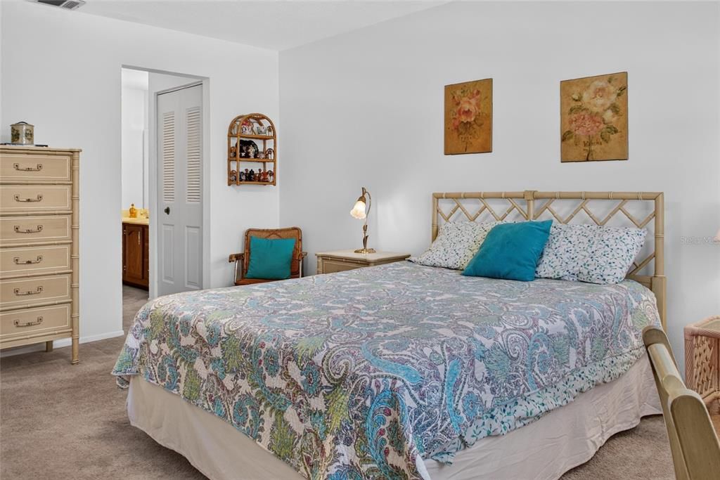 For Sale: $159,900 (2 beds, 2 baths, 1064 Square Feet)