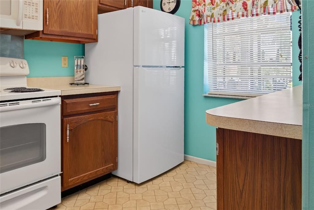 For Sale: $159,900 (2 beds, 2 baths, 1064 Square Feet)