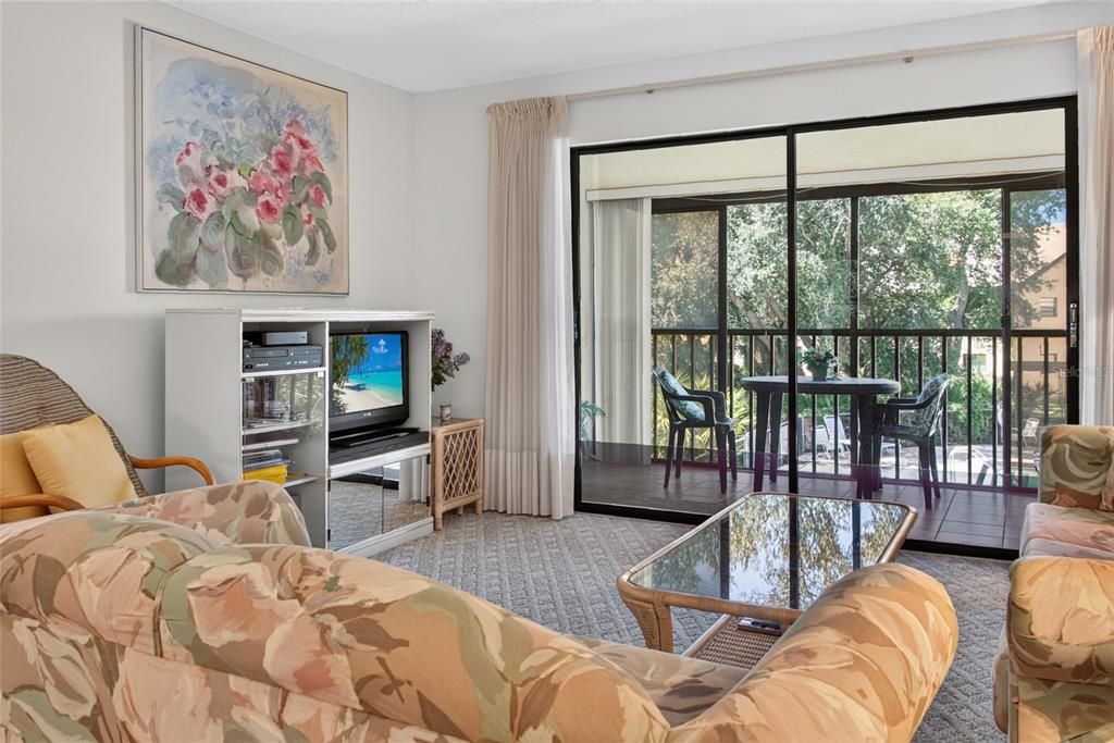 For Sale: $159,900 (2 beds, 2 baths, 1064 Square Feet)