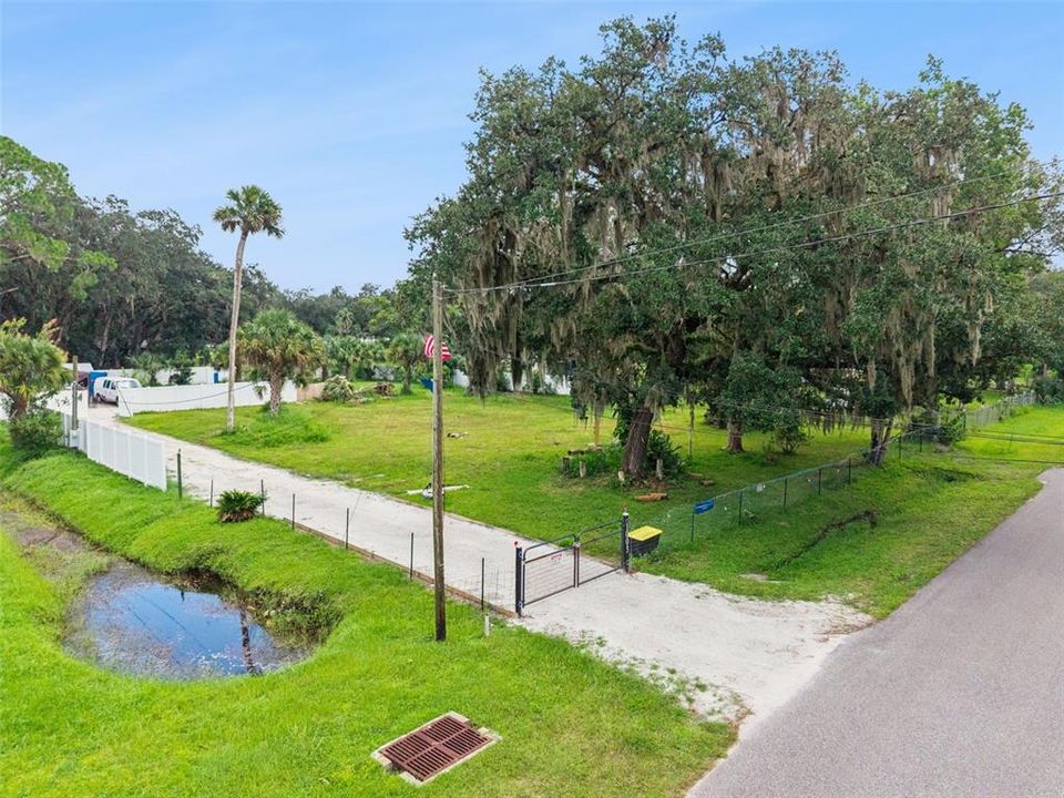 На продажу: $112,900 (0.68 acres)