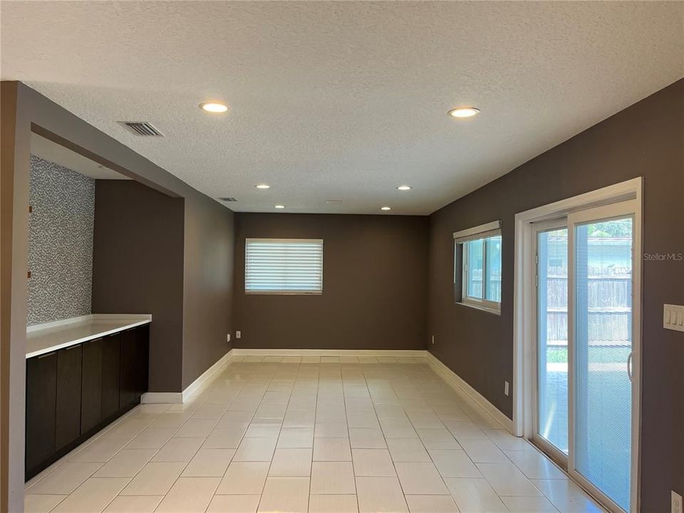 For Rent: $2,932 (3 beds, 2 baths, 1517 Square Feet)