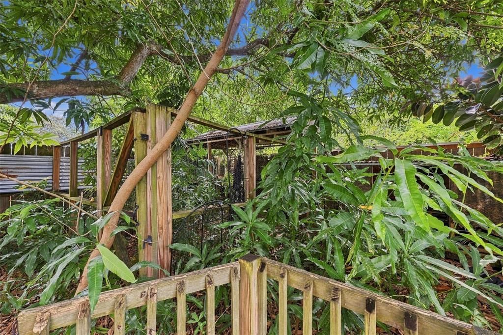 For Sale: $300,000 (2 beds, 1 baths, 946 Square Feet)
