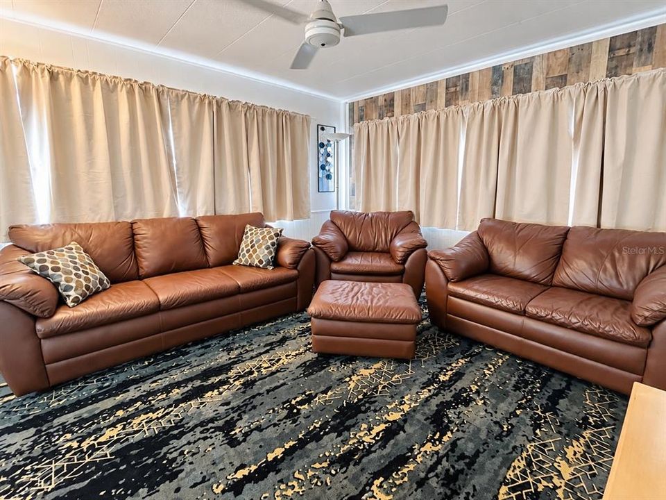 For Sale: $99,000 (2 beds, 1 baths, 674 Square Feet)