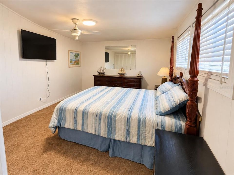 For Sale: $99,000 (2 beds, 1 baths, 674 Square Feet)