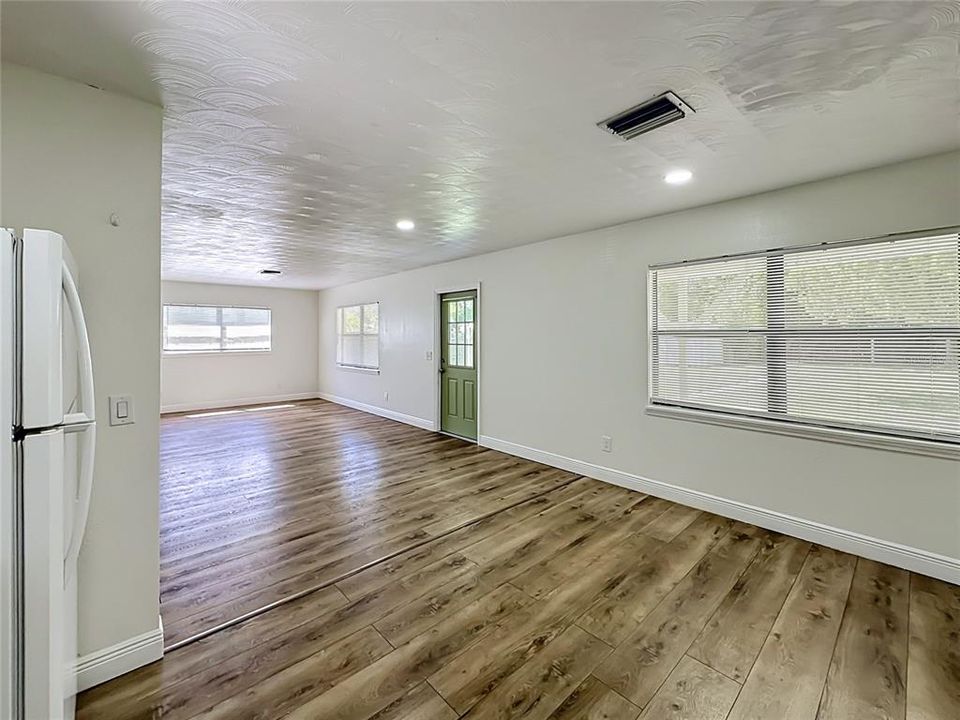 For Sale: $209,000 (3 beds, 1 baths, 1498 Square Feet)