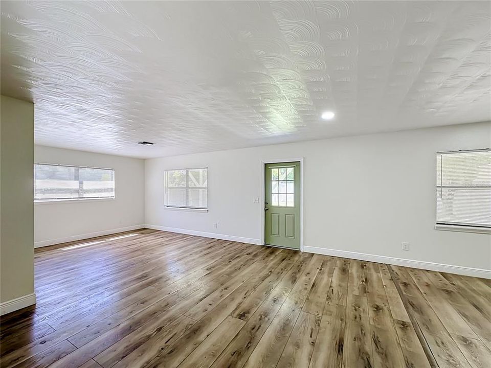 For Sale: $209,000 (3 beds, 1 baths, 1498 Square Feet)