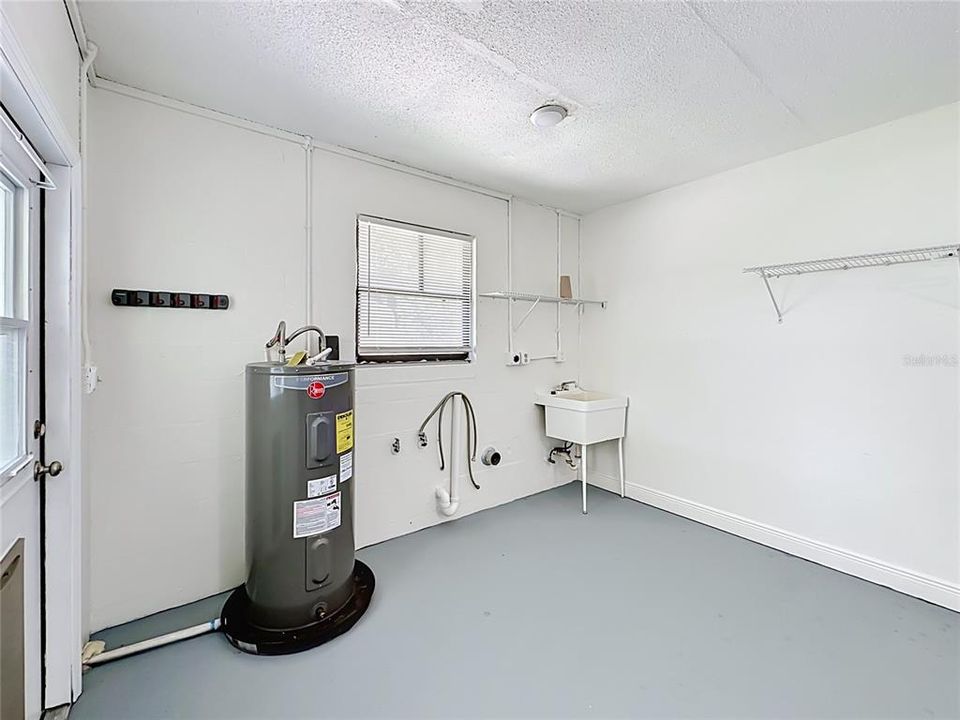 For Sale: $209,000 (3 beds, 1 baths, 1498 Square Feet)