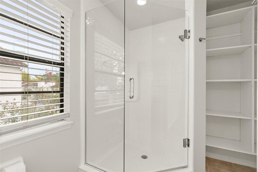 For Sale: $389,000 (2 beds, 2 baths, 1140 Square Feet)