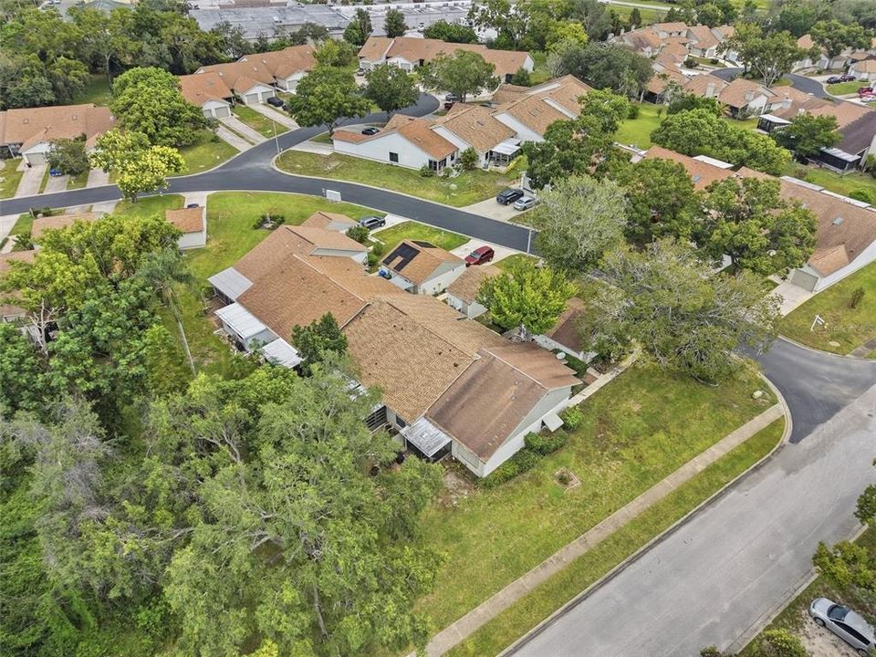 For Sale: $185,900 (2 beds, 2 baths, 996 Square Feet)