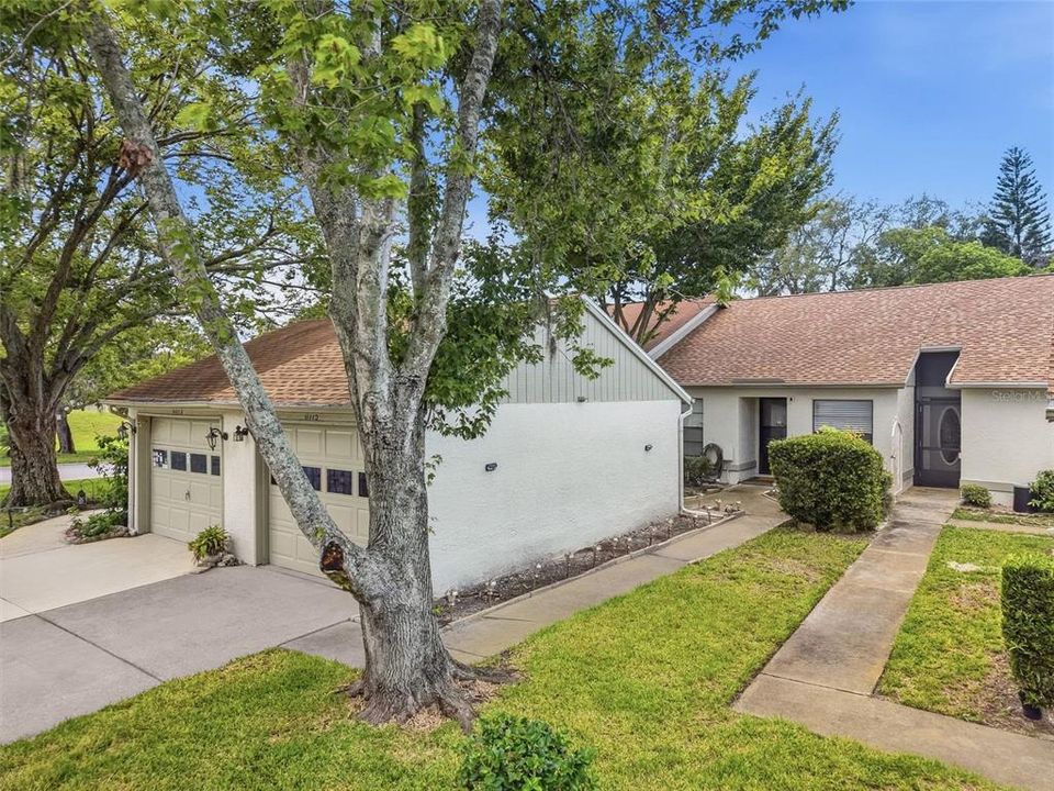 For Sale: $185,900 (2 beds, 2 baths, 996 Square Feet)