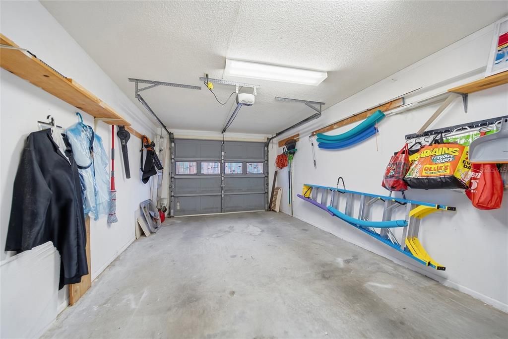 For Sale: $185,900 (2 beds, 2 baths, 996 Square Feet)