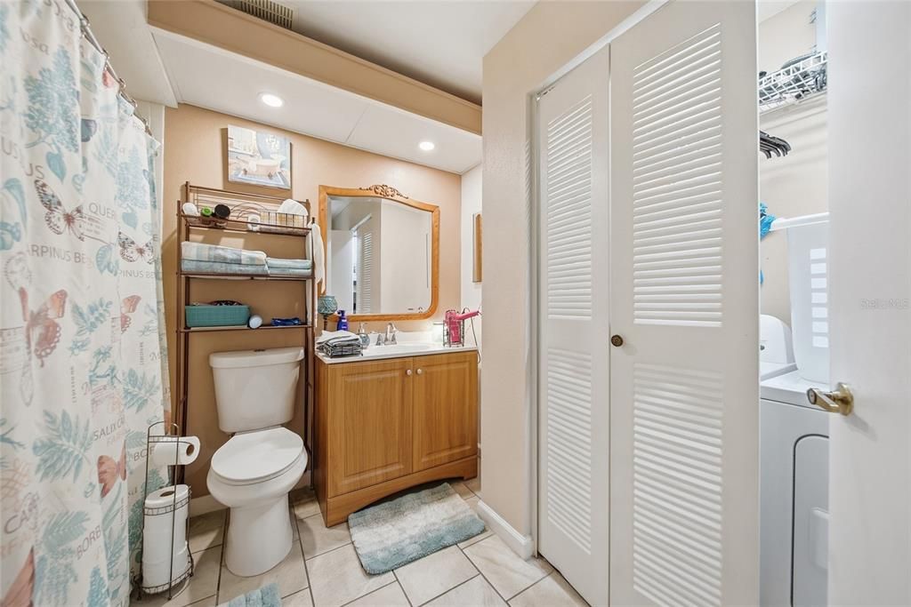 For Sale: $185,900 (2 beds, 2 baths, 996 Square Feet)