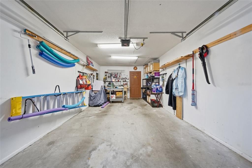 For Sale: $185,900 (2 beds, 2 baths, 996 Square Feet)