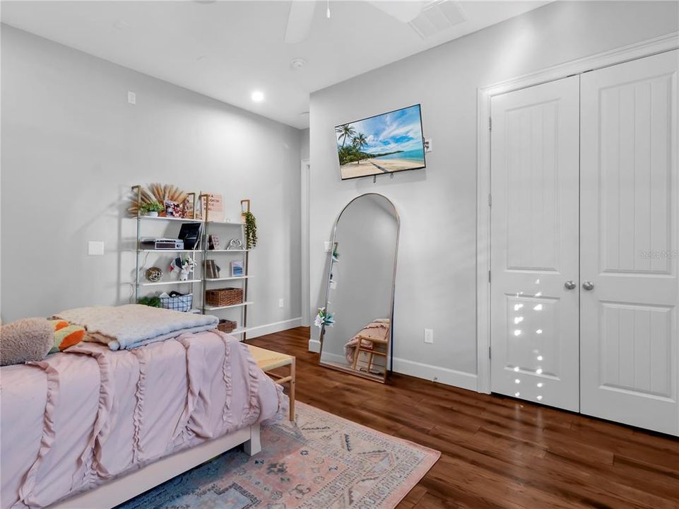For Sale: $1,700,000 (5 beds, 5 baths, 4967 Square Feet)
