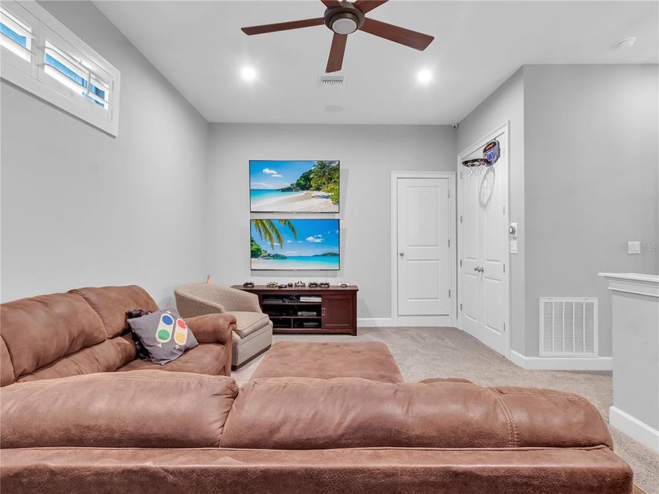 For Sale: $1,700,000 (5 beds, 5 baths, 4967 Square Feet)