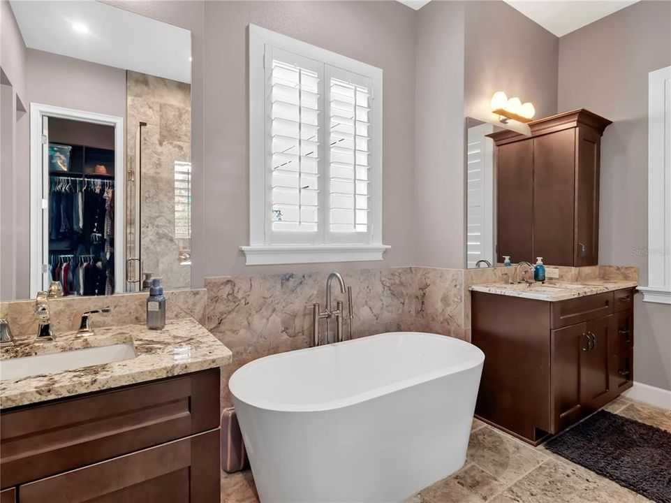 For Sale: $1,700,000 (5 beds, 5 baths, 4967 Square Feet)