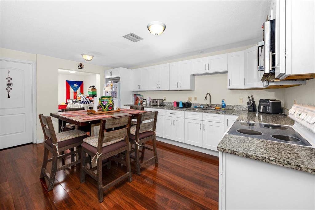 For Sale: $685,000 (5 beds, 0 baths, 1990 Square Feet)