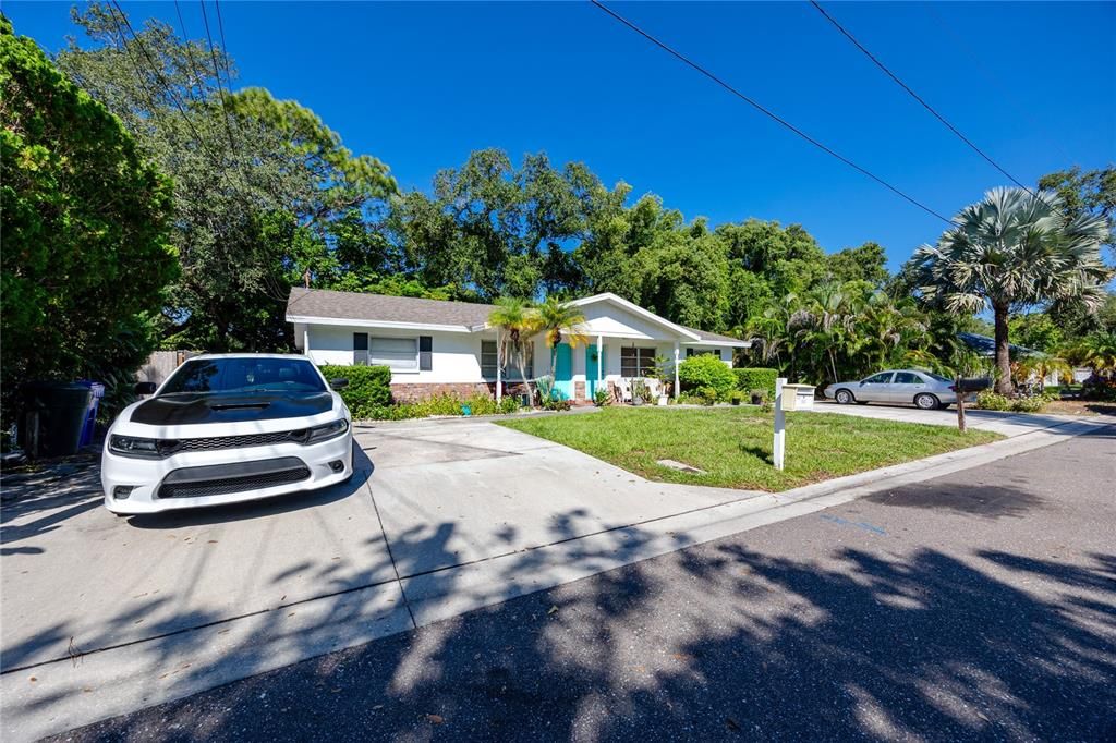 For Sale: $685,000 (5 beds, 0 baths, 1990 Square Feet)