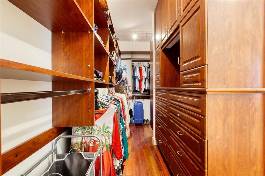 En Venta: $975,000 (4 camas, 4 baños, 4208 Pies cuadrados)