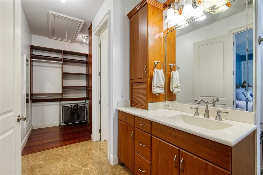 En Venta: $975,000 (4 camas, 4 baños, 4208 Pies cuadrados)