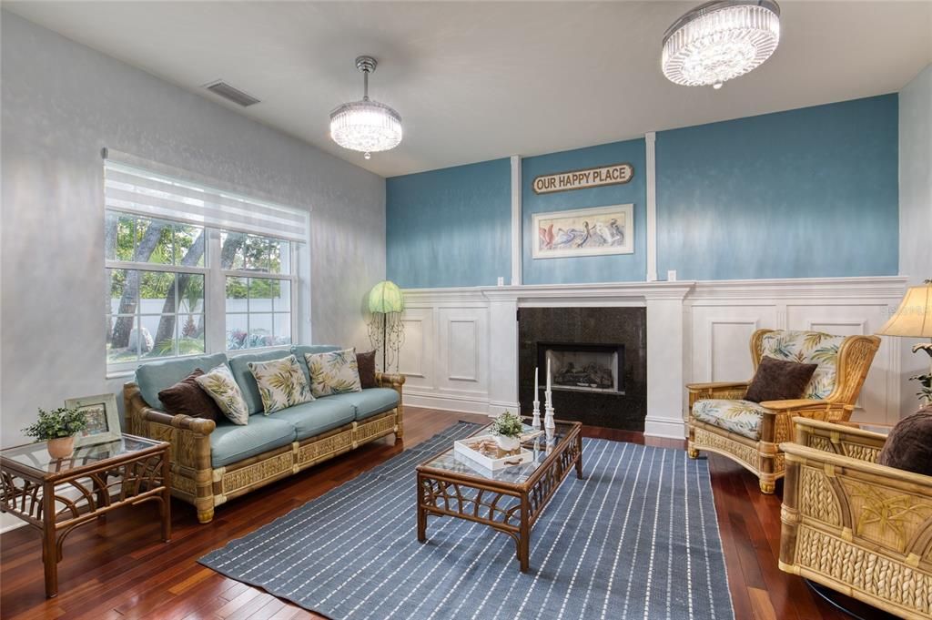 En Venta: $975,000 (4 camas, 4 baños, 4208 Pies cuadrados)