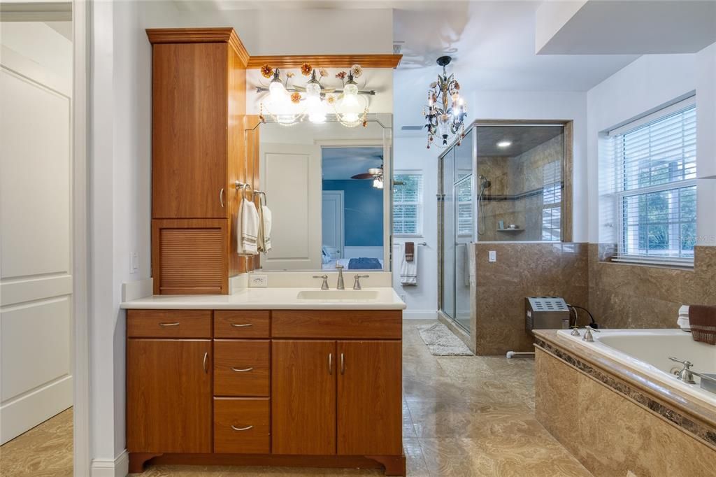 En Venta: $975,000 (4 camas, 4 baños, 4208 Pies cuadrados)