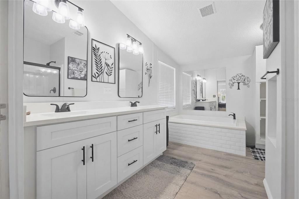 For Sale: $279,900 (3 beds, 2 baths, 1404 Square Feet)