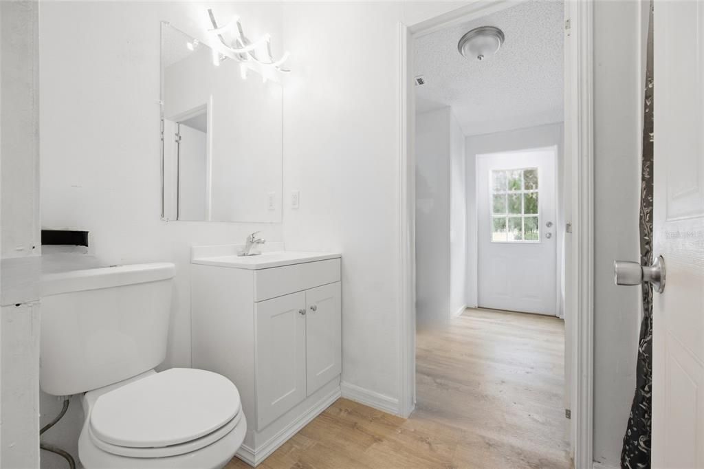 For Sale: $279,900 (3 beds, 2 baths, 1404 Square Feet)