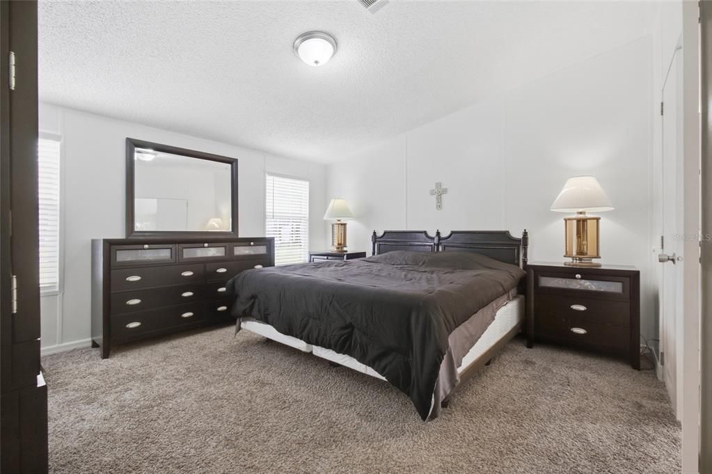 For Sale: $279,900 (3 beds, 2 baths, 1404 Square Feet)