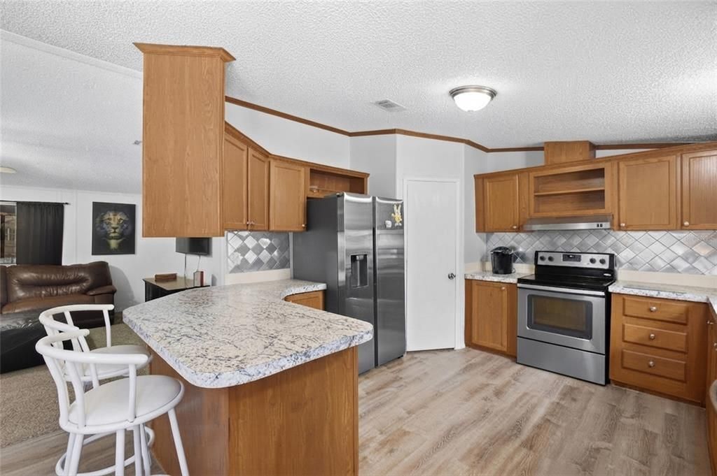 For Sale: $279,900 (3 beds, 2 baths, 1404 Square Feet)