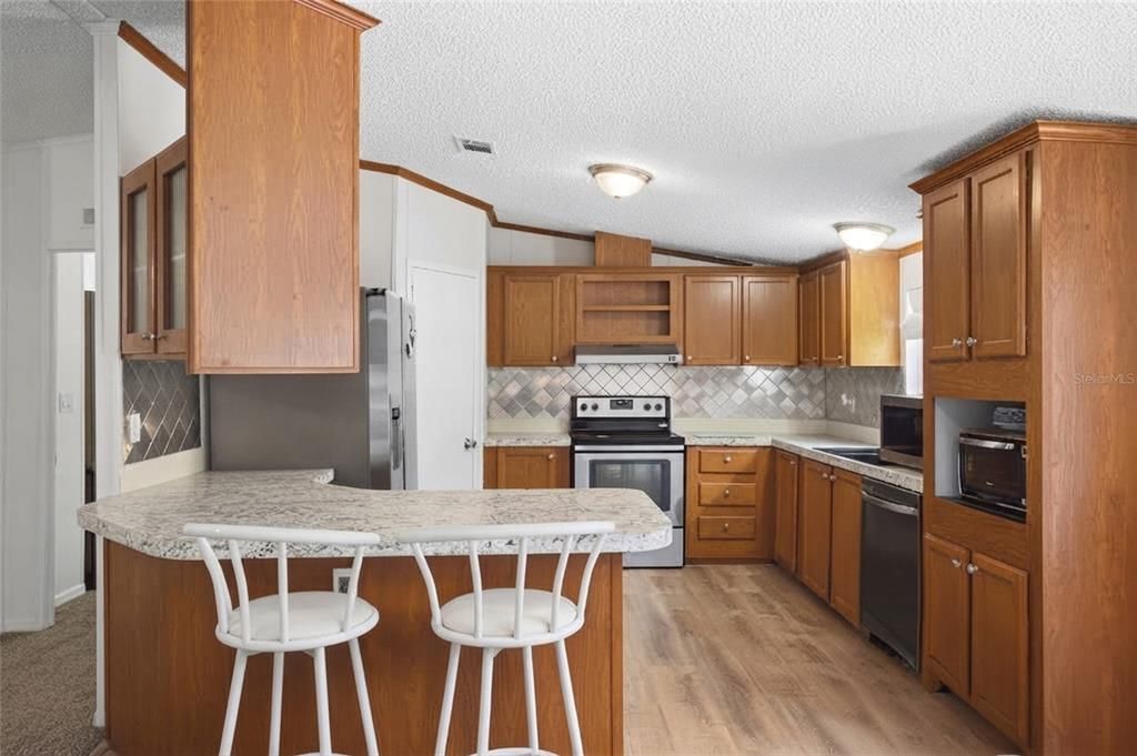 For Sale: $279,900 (3 beds, 2 baths, 1404 Square Feet)