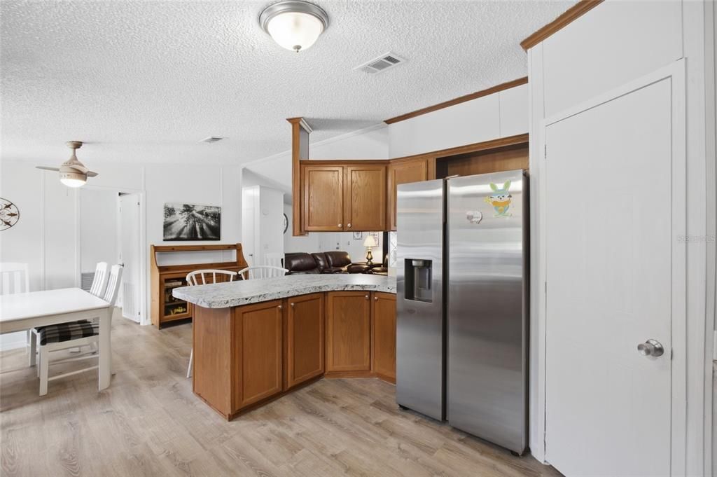 For Sale: $279,900 (3 beds, 2 baths, 1404 Square Feet)
