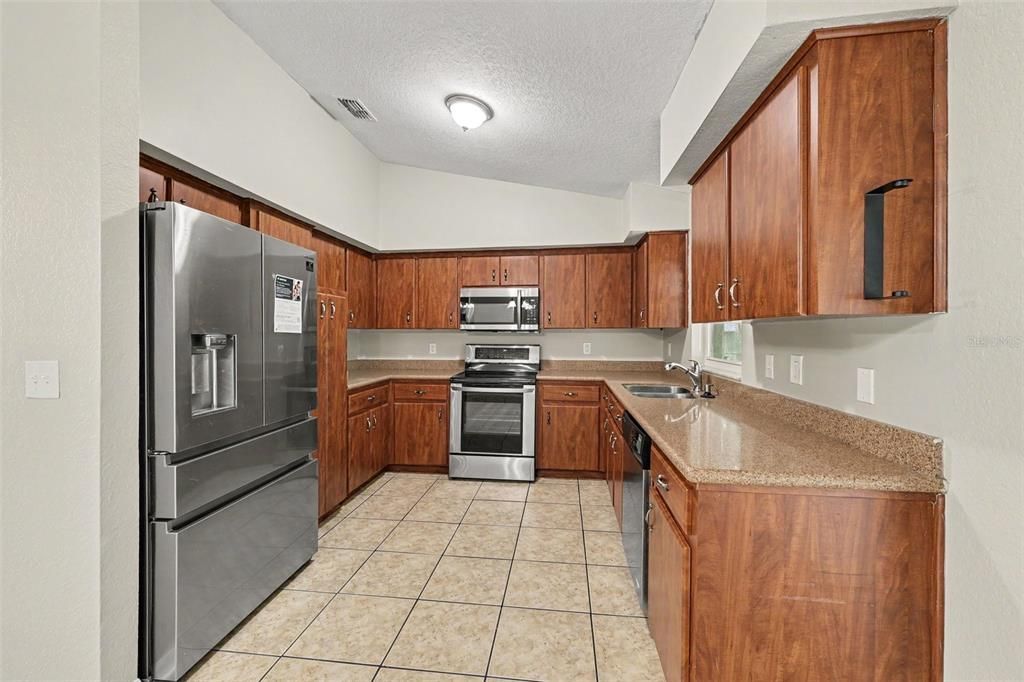 For Sale: $324,900 (3 beds, 2 baths, 1435 Square Feet)