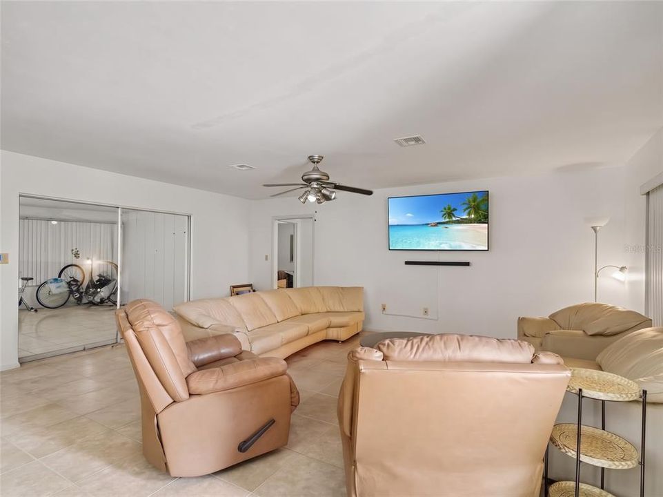 For Sale: $229,900 (3 beds, 2 baths, 1452 Square Feet)