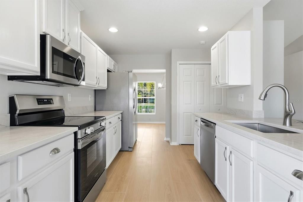 For Sale: $394,900 (3 beds, 2 baths, 2104 Square Feet)